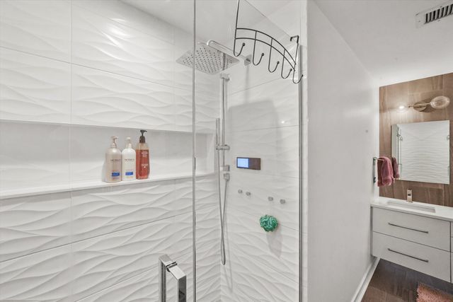 653 N Kingsbury Street 1207, Chicago, IL 60654