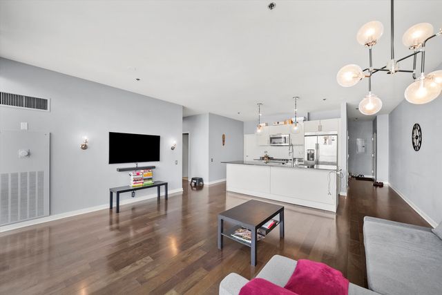 653 N Kingsbury Street 1207, Chicago, IL 60654