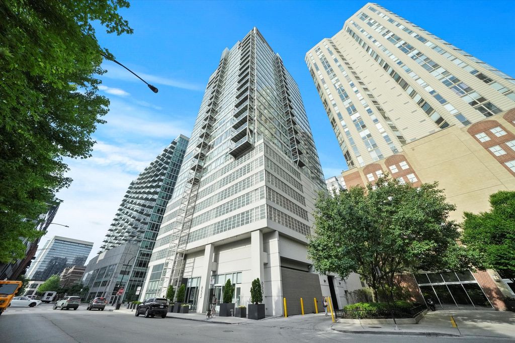 653 N Kingsbury Street 1207, Chicago, IL 60654