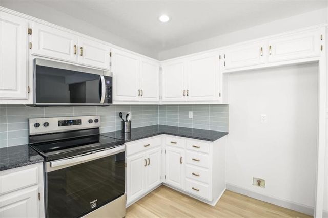 209 NE Chateau Drive, Blue Springs, MO 64014