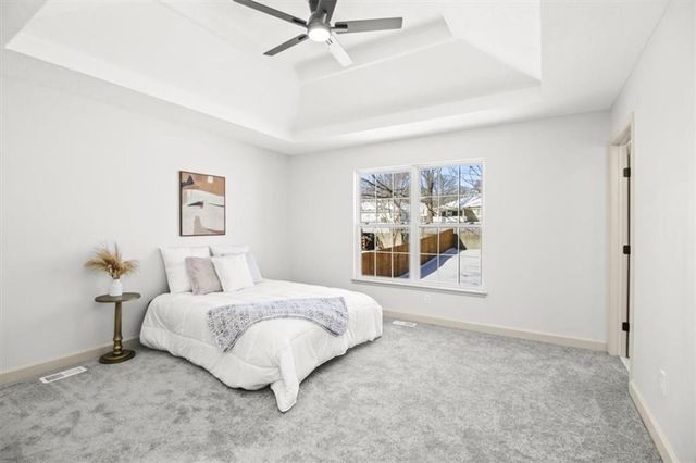 209 NE Chateau Drive, Blue Springs, MO 64014