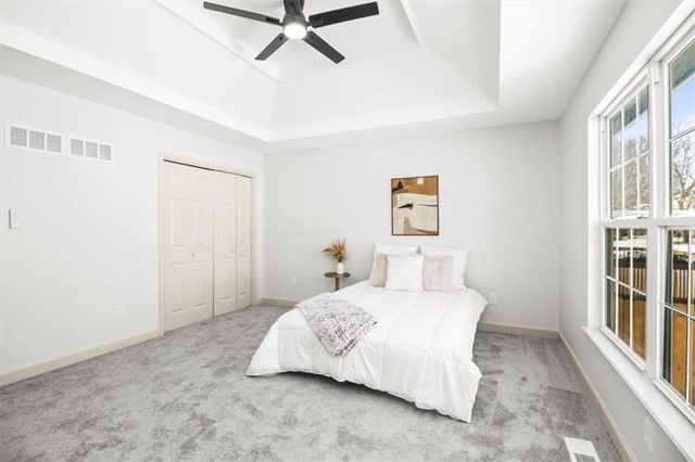 209 NE Chateau Drive, Blue Springs, MO 64014