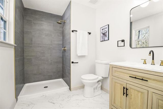 209 NE Chateau Drive, Blue Springs, MO 64014