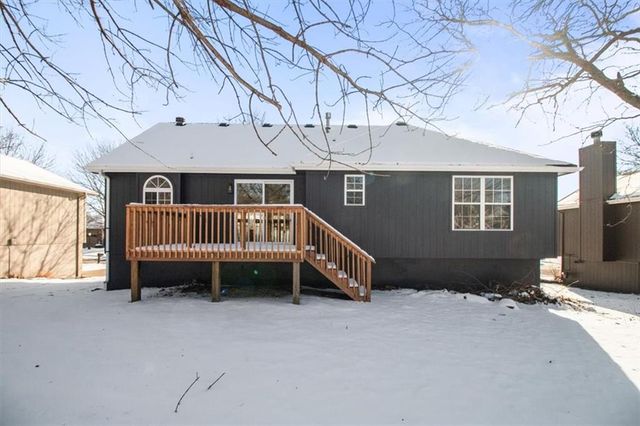 209 NE Chateau Drive, Blue Springs, MO 64014