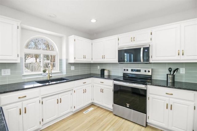 209 NE Chateau Drive, Blue Springs, MO 64014