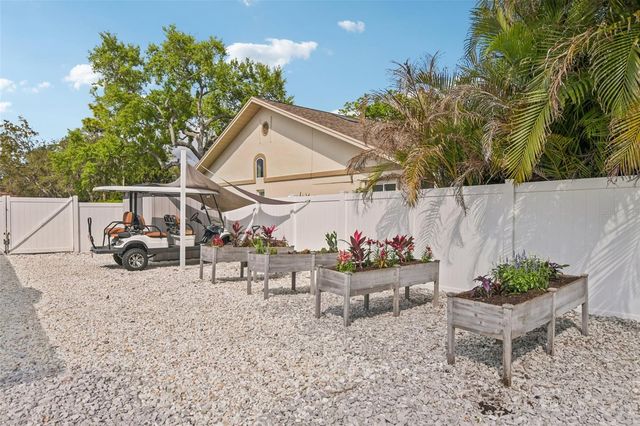 1671 SPARKLING COURT, Dunedin, FL 34698