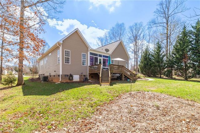 121 Bent Willow Way, Reidsville, NC 27320