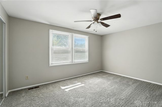 5604 Sandpiper Lane, Huber Heights, OH 45424
