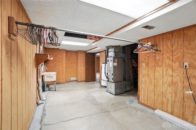 5604 Sandpiper Lane, Huber Heights, OH 45424
