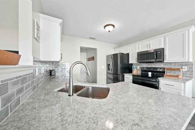 825 Innkeepers Court, Waterloo, IN 46793