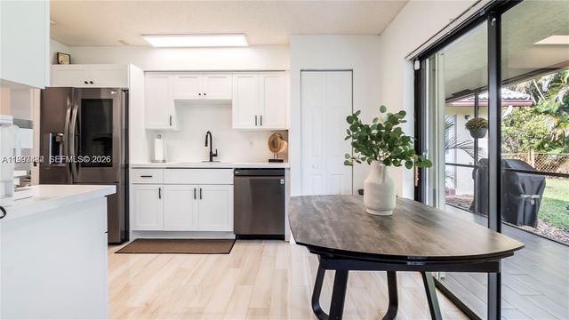 7101 NW 40th St, Coral Springs, FL 33065