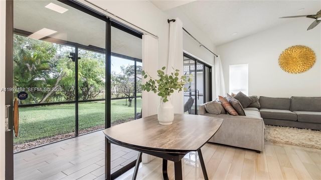 7101 NW 40th St, Coral Springs, FL 33065