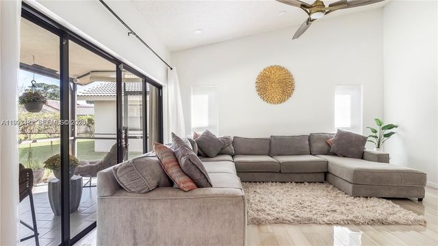 7101 NW 40th St, Coral Springs, FL 33065