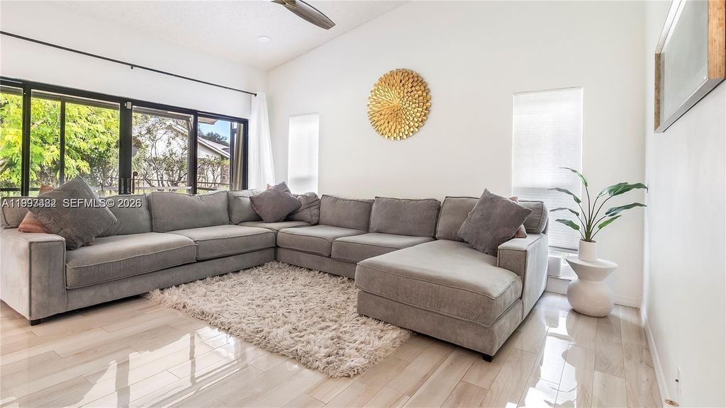 Image 15 of property listing at 7101 NW 40th St, Coral Springs, FL 33065