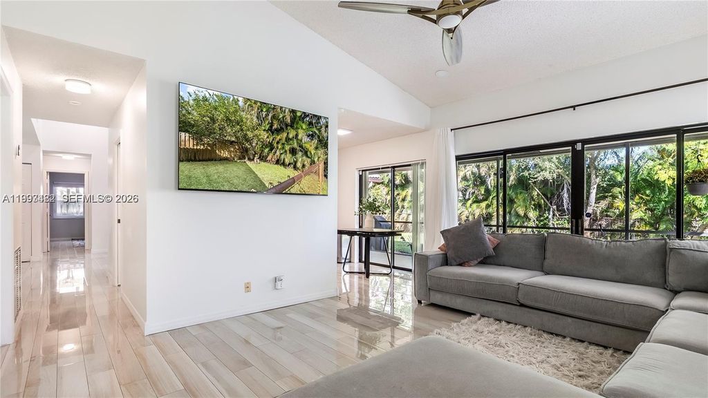 Image 16 of property listing at 7101 NW 40th St, Coral Springs, FL 33065