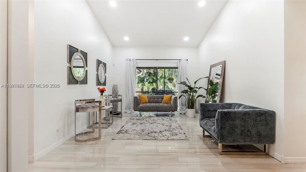 Image 4 of property listing at 7101 NW 40th St, Coral Springs, FL 33065