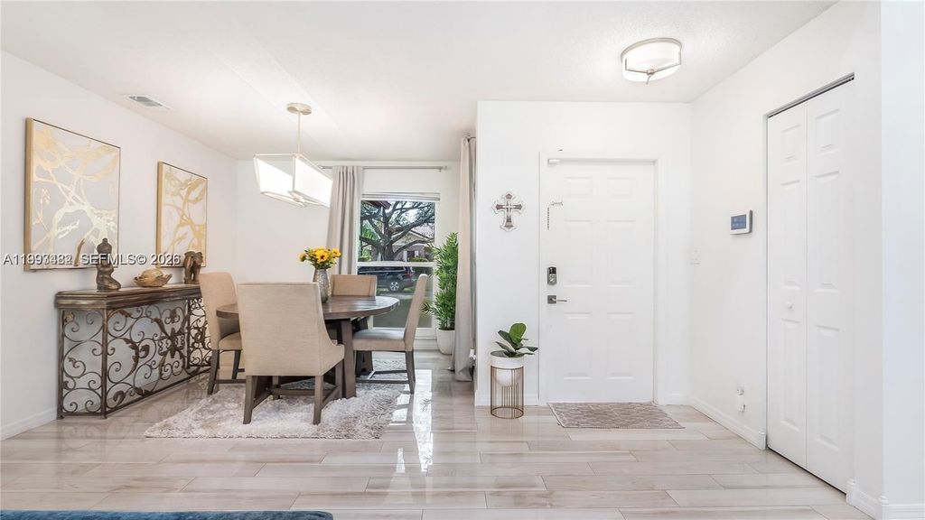 Image 5 of property listing at 7101 NW 40th St, Coral Springs, FL 33065