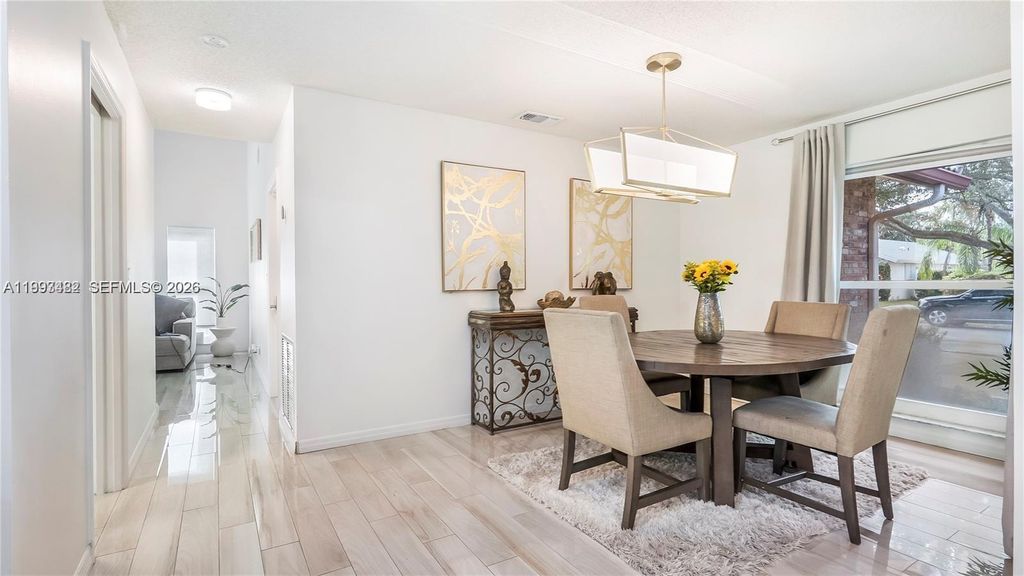 Image 6 of property listing at 7101 NW 40th St, Coral Springs, FL 33065