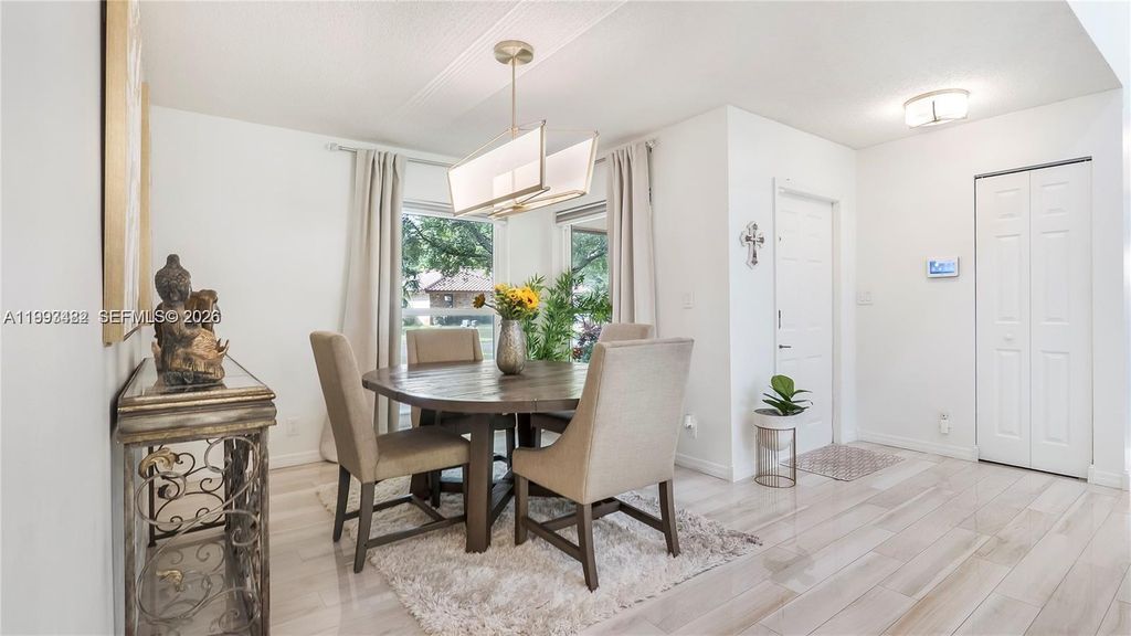 Image 7 of property listing at 7101 NW 40th St, Coral Springs, FL 33065