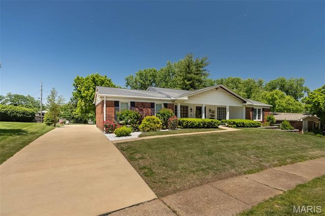 329 Portico Court, Chesterfield, MO 63017