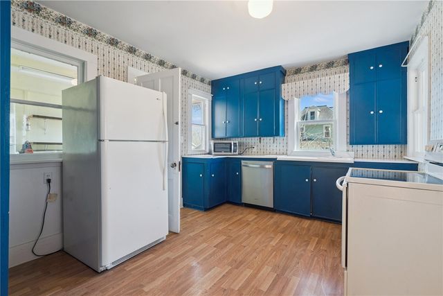 419 3rd St NW, Mt Vernon, IA 52314