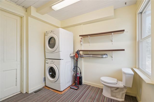 419 3rd St NW, Mt Vernon, IA 52314