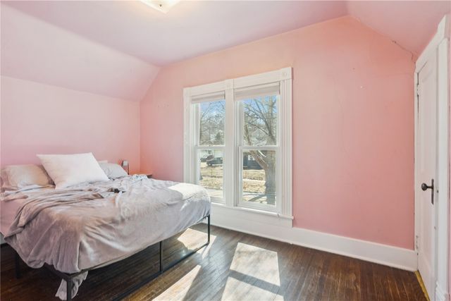 419 3rd St NW, Mt Vernon, IA 52314