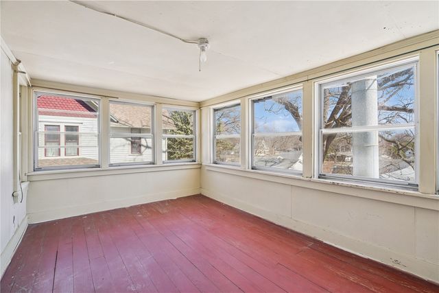 419 3rd St NW, Mt Vernon, IA 52314