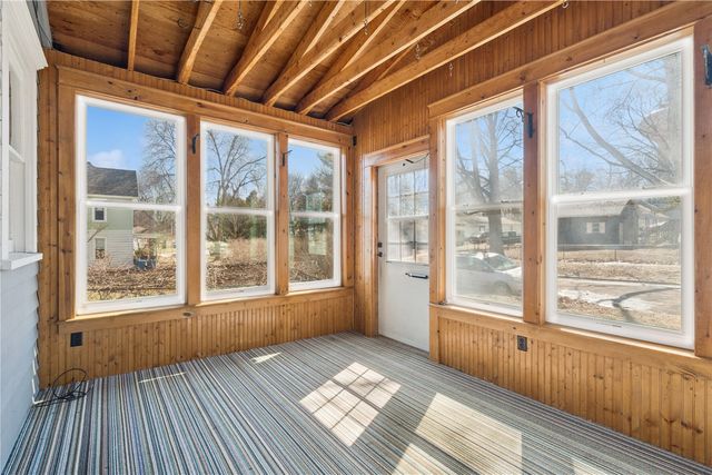 419 3rd St NW, Mt Vernon, IA 52314