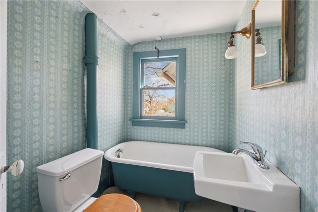 419 3rd St NW, Mt Vernon, IA 52314