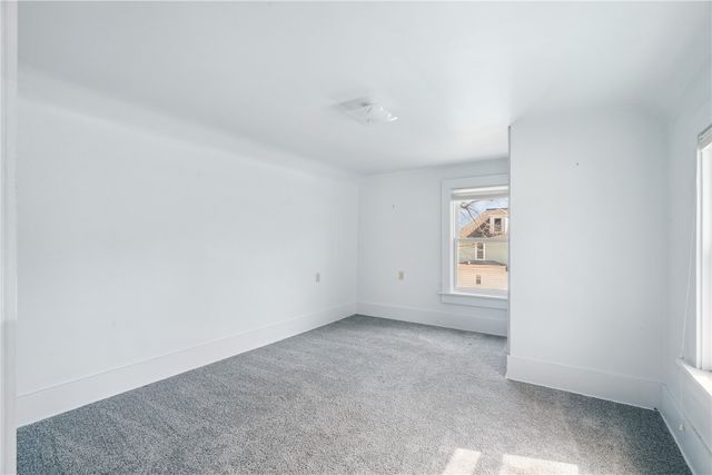 419 3rd St NW, Mt Vernon, IA 52314