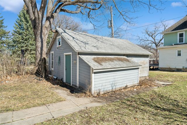 419 3rd St NW, Mt Vernon, IA 52314