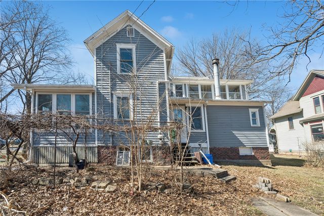 419 3rd St NW, Mt Vernon, IA 52314