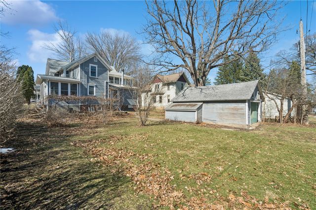 419 3rd St NW, Mt Vernon, IA 52314