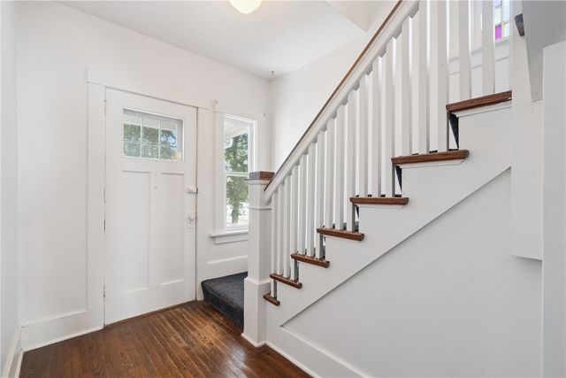 419 3rd St NW, Mt Vernon, IA 52314