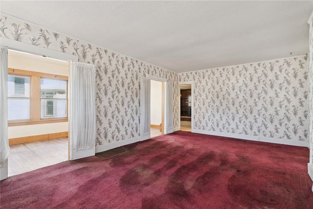 419 3rd St NW, Mt Vernon, IA 52314