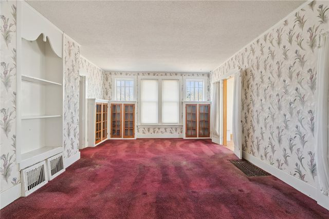 419 3rd St NW, Mt Vernon, IA 52314