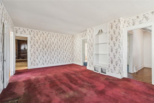 419 3rd St NW, Mt Vernon, IA 52314