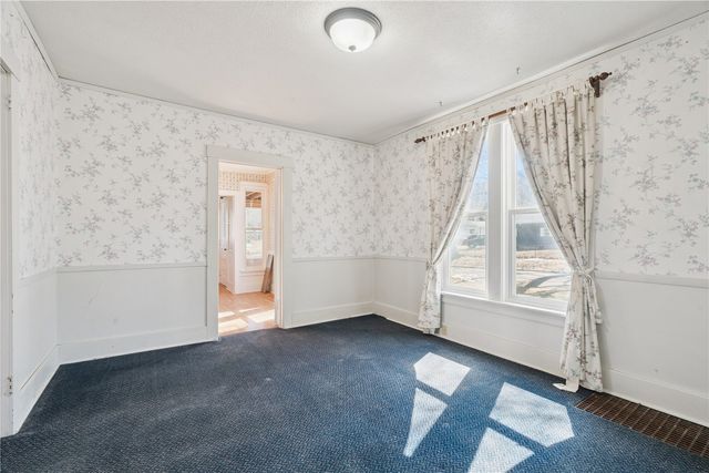 419 3rd St NW, Mt Vernon, IA 52314