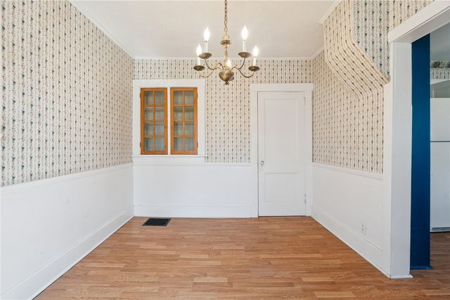 419 3rd St NW, Mt Vernon, IA 52314