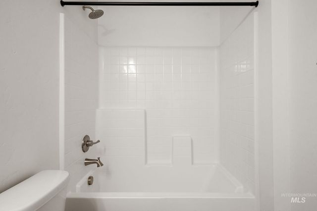 6091 N Senita Hills Ave, Meridian, ID 83646