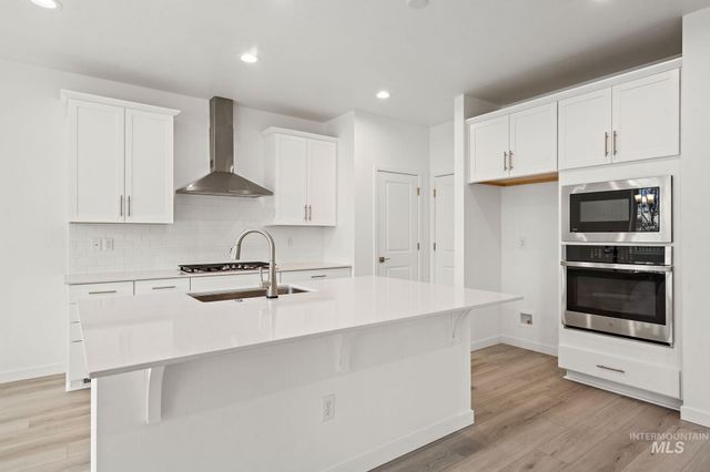 6091 N Senita Hills Ave, Meridian, ID 83646
