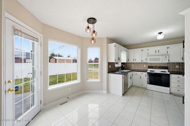 270 W Emerald Cir, Mt Washington, KY 40047