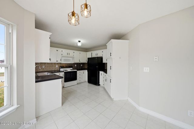 270 W Emerald Cir, Mt Washington, KY 40047