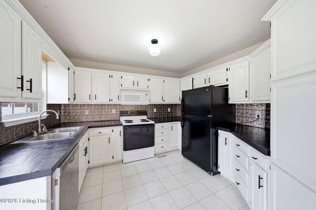 270 W Emerald Cir, Mt Washington, KY 40047