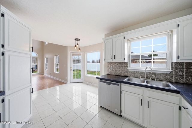 270 W Emerald Cir, Mt Washington, KY 40047