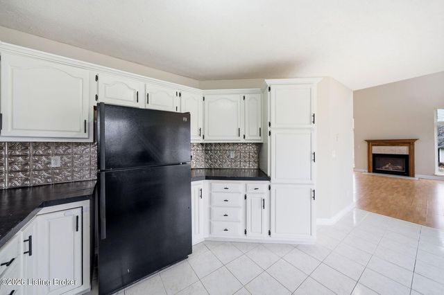 270 W Emerald Cir, Mt Washington, KY 40047