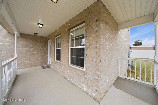 270 W Emerald Cir, Mt Washington, KY 40047