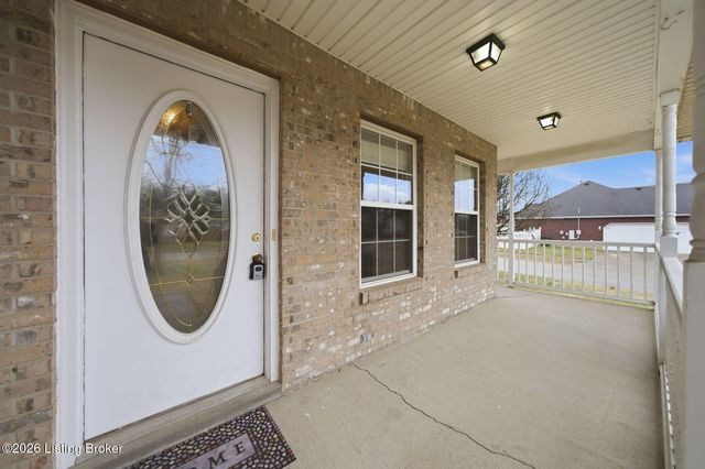 270 W Emerald Cir, Mt Washington, KY 40047