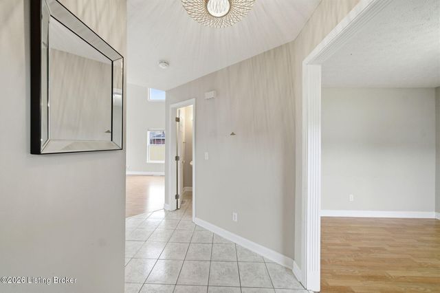 270 W Emerald Cir, Mt Washington, KY 40047